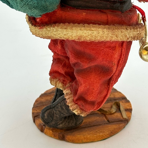 Dept. 56 In The Spirit Santa Christmas Sculpture Santa Carrying Gifts - Picture 8 of 16